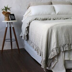 Kingdom of comfort stone washed linen duvet cover with ruffles on three sides